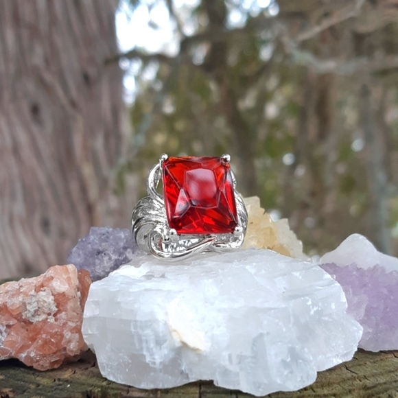 ❤️ Cocktail Ring, Silver and Red - Picture 4 of 6